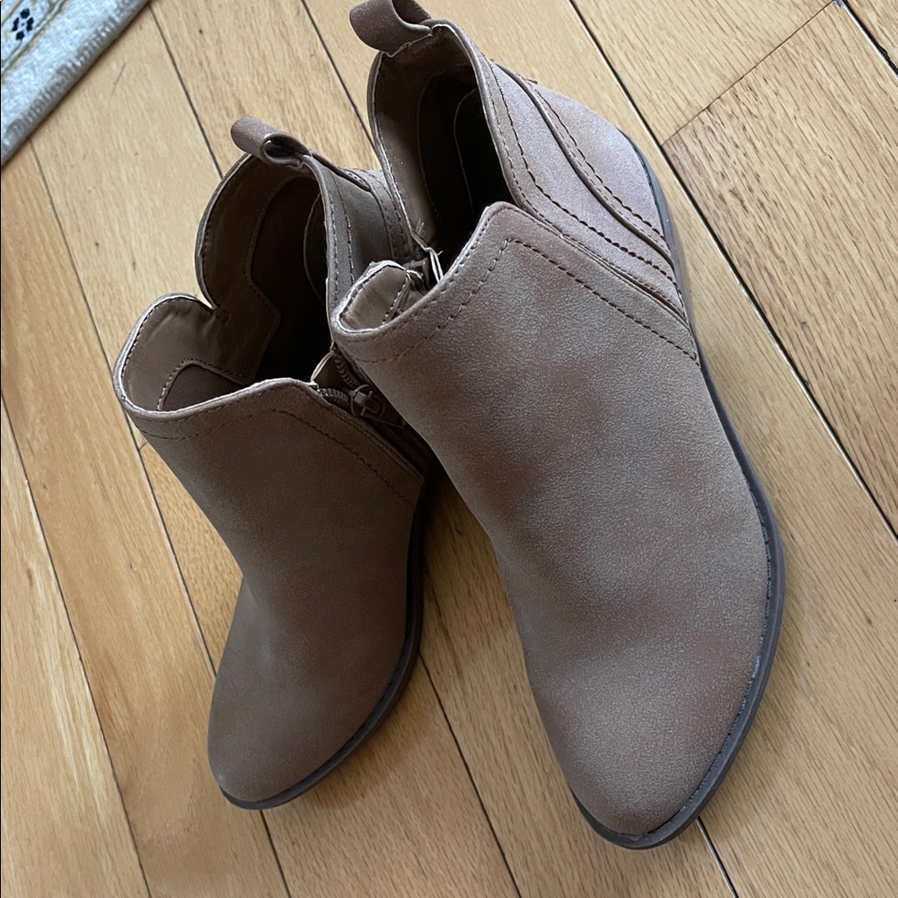 G by Guess Tan Ankle Booties 6.5 new condition